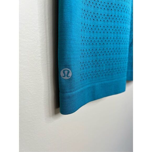 Lululemon Breeze By Short Sleeve Squad in Ice Cave - Picture 7 of 7